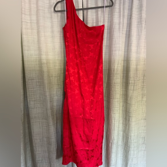 NEW Lulus Large/Extra Large Red Floral Satin One Shoulder Maxi Dress - Picture 2 of 8